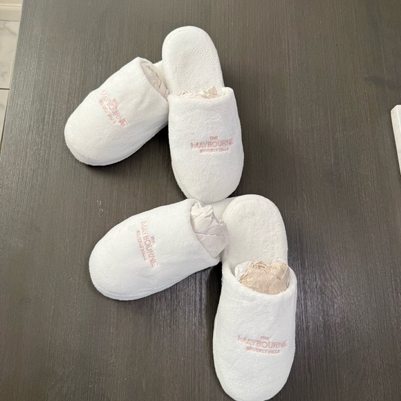 White Maybourne Beverly Hills Slippers 2 Pairs - Picture 2 of 5